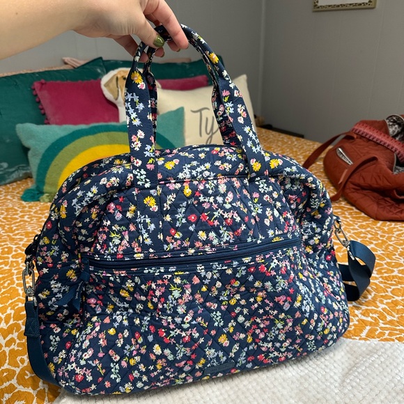 Vera Bradley Grand Traveler Quilted Cotton in Scattered Wildflower - Picture 1 of 6